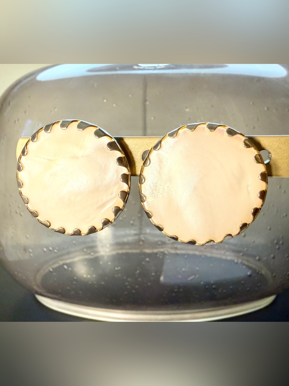 Vintage Signed Sarah Coventry Mother Of Pearl Gold Tone Circle Clip On Earrings